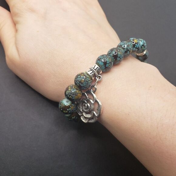 TURQUOISE Beaded stone Stretch Bracelet with Flower Charm - Picture 1 of 5